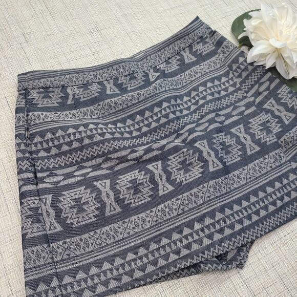 1 State Women's Skort Gray Aztec Tribal Print Asymmetrical Hem Size Small - Picture 2 of 6